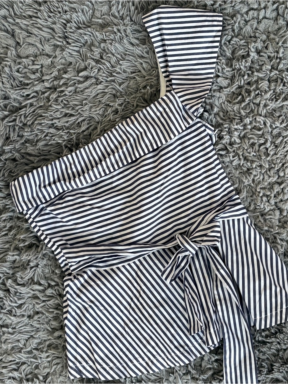 Saks Fifth Avenue Top Blue White Pinstripe 1 Shoulder Tie Peplum Waist SZ M Prep